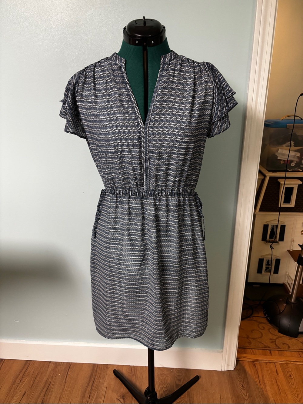 H&M Navy and White Patterned Short Flutter Sleeve Dress